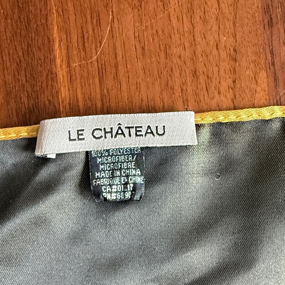 Le chateau - Gold Satin Handkerchief - Picture 2 of 4